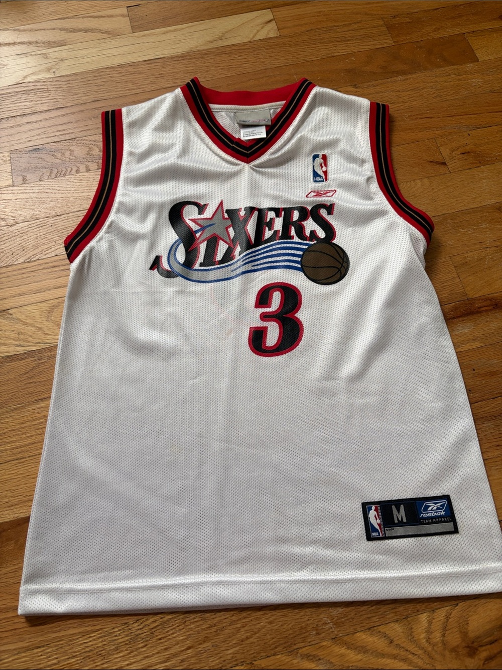 vintage reebok home white philidelphia 76ers 
Iverson jersey youth medium 10/12